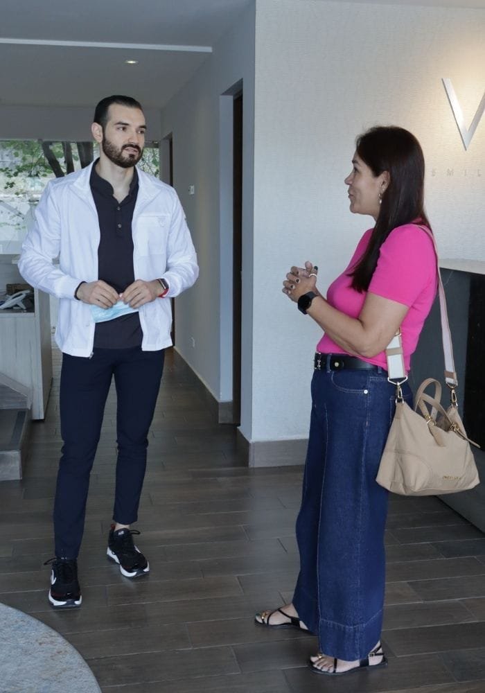 Atencion al cliente en clinica dental por el dr. aldo beltrán